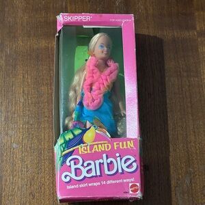 1987 Barbie Island Fun Skipper Doll with Pink Lei and Blue Skirt